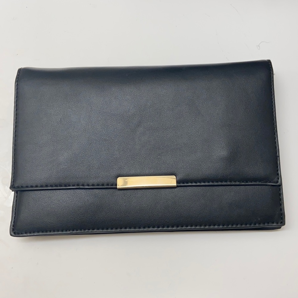 Black clutch